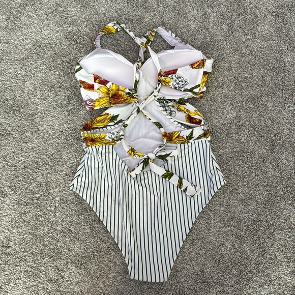 Pair of Cupshe One Piece Swimsuits (NWOT) - Picture 5 of 14